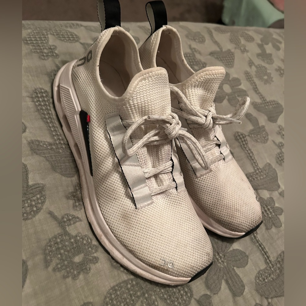 Women’s on cloud tennis shoes